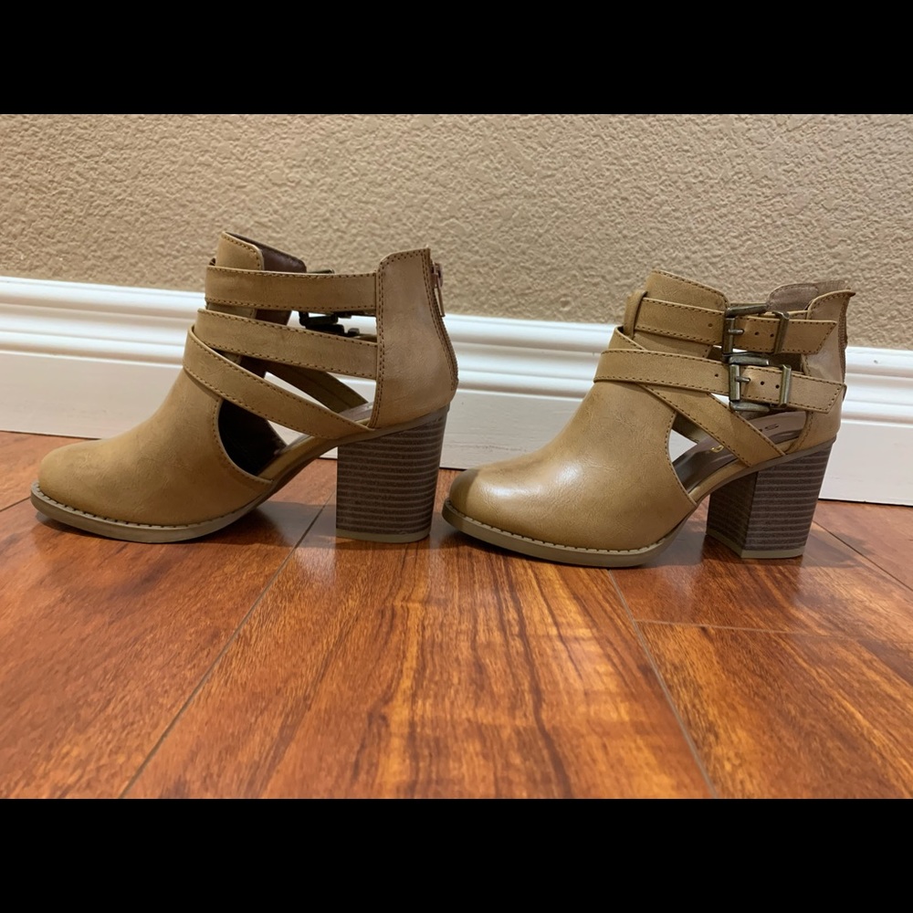 SODA cut out booties